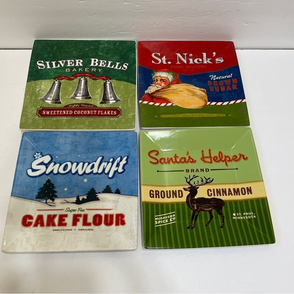 ONEIDA HOLIDAY BAKING SET‎ OF 4 CHRISTMAS SALAD/DESSERT PLATES